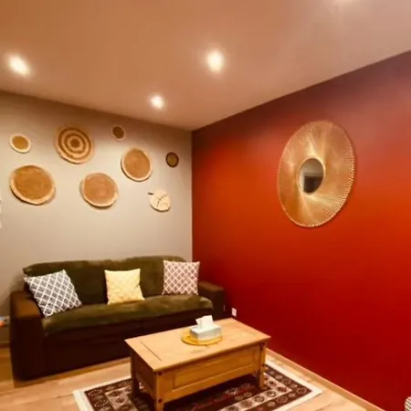 Apartment Cosy Avec Terrasse Tropezienne Le Chambon-Feugerolles