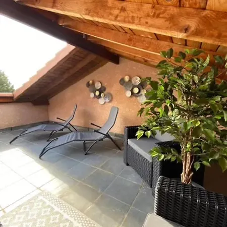 Apartment Cosy Avec Terrasse Tropezienne *